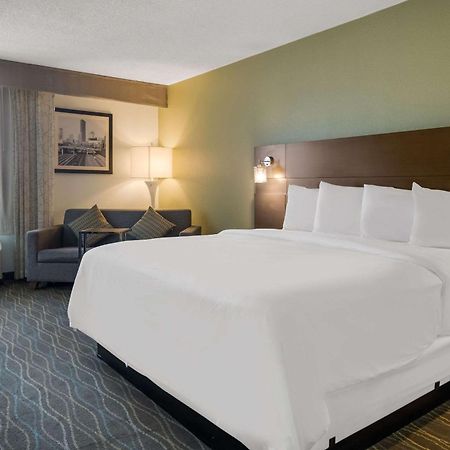 Radisson Hotel Grand Rapids Riverfront Экстерьер фото