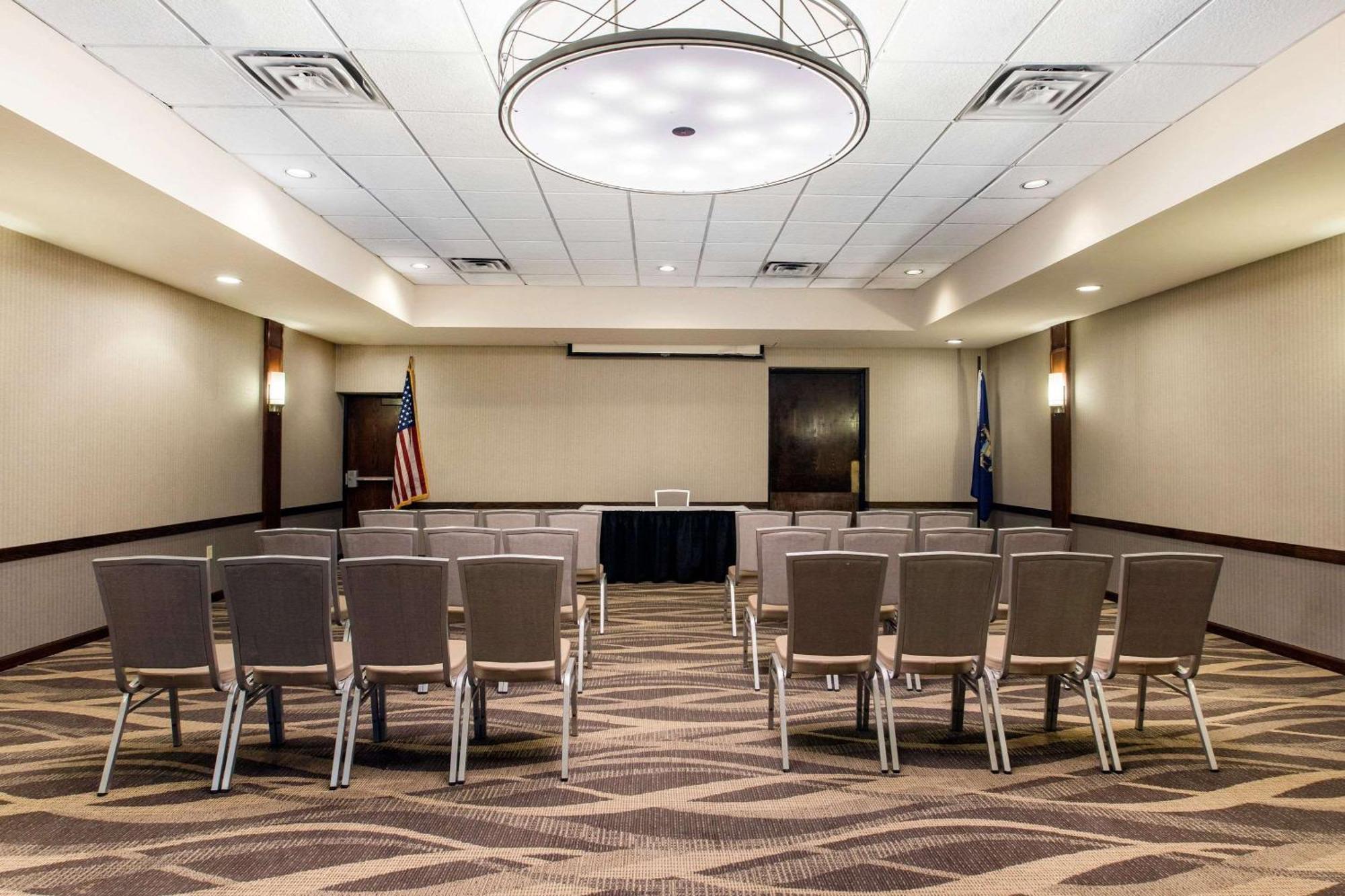 Radisson Hotel Grand Rapids Riverfront Экстерьер фото