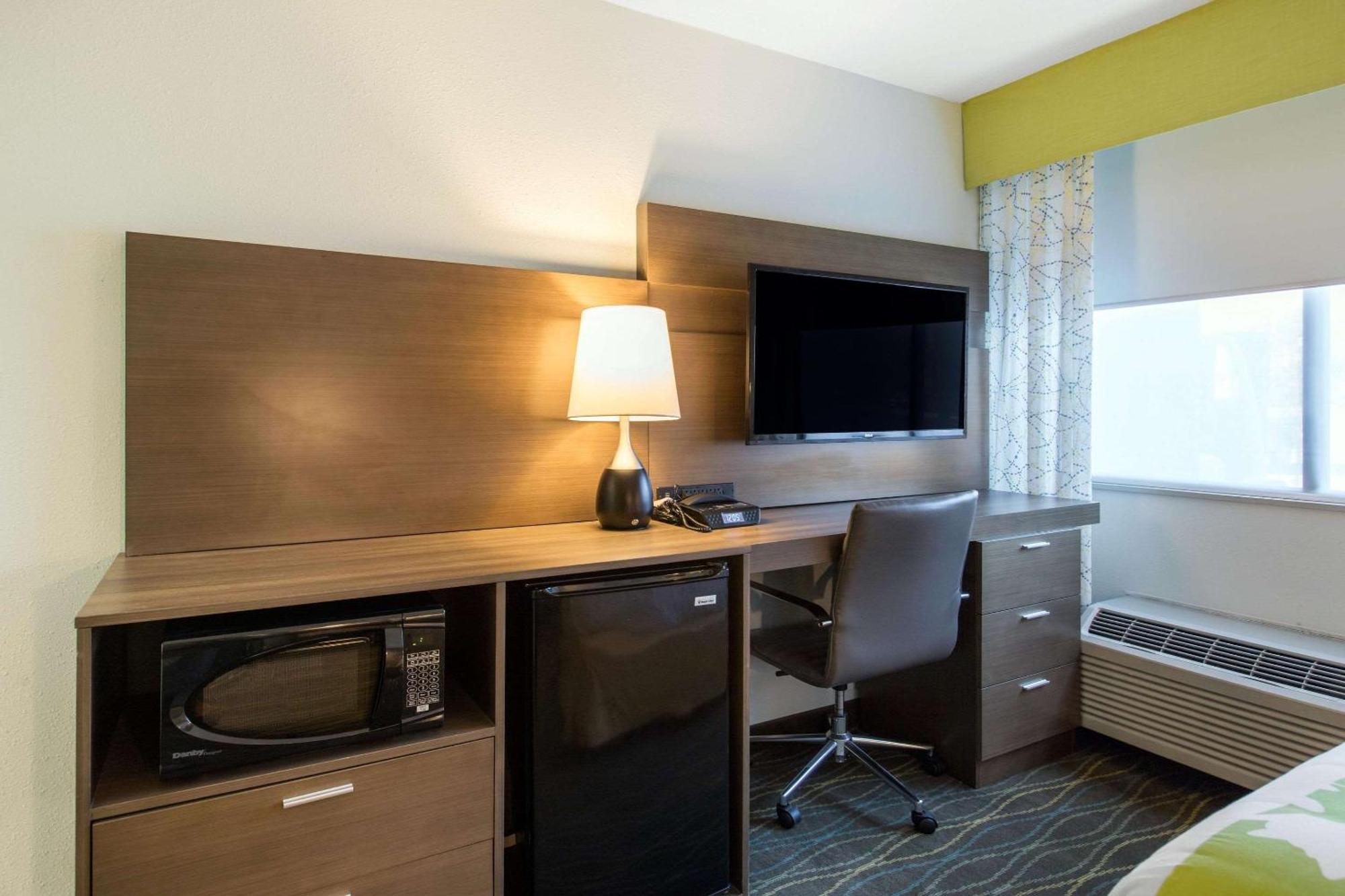 Radisson Hotel Grand Rapids Riverfront Экстерьер фото