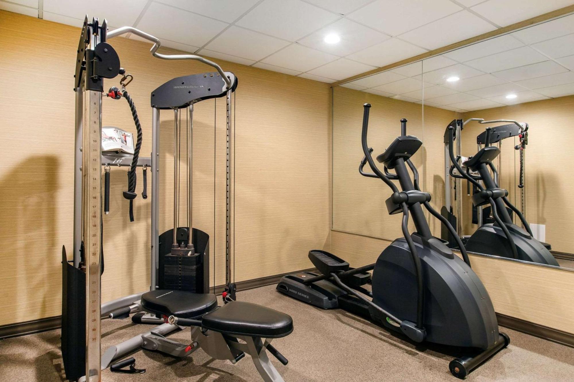 Radisson Hotel Grand Rapids Riverfront Экстерьер фото