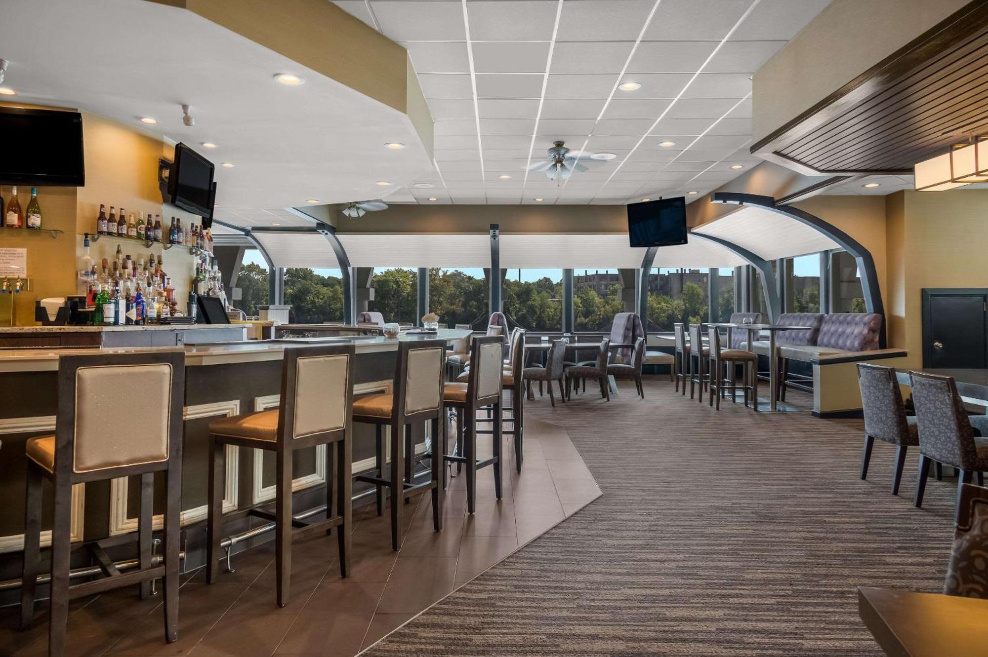 Radisson Hotel Grand Rapids Riverfront Экстерьер фото