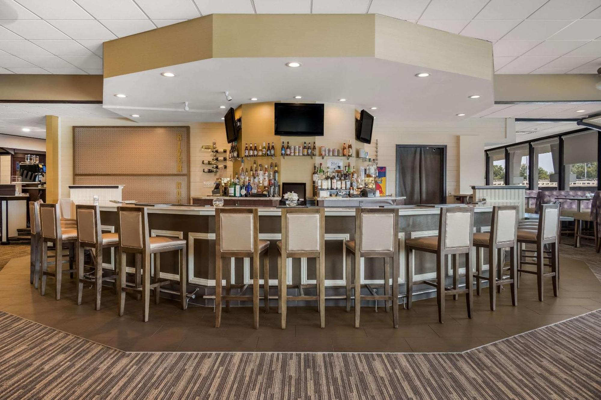 Radisson Hotel Grand Rapids Riverfront Экстерьер фото