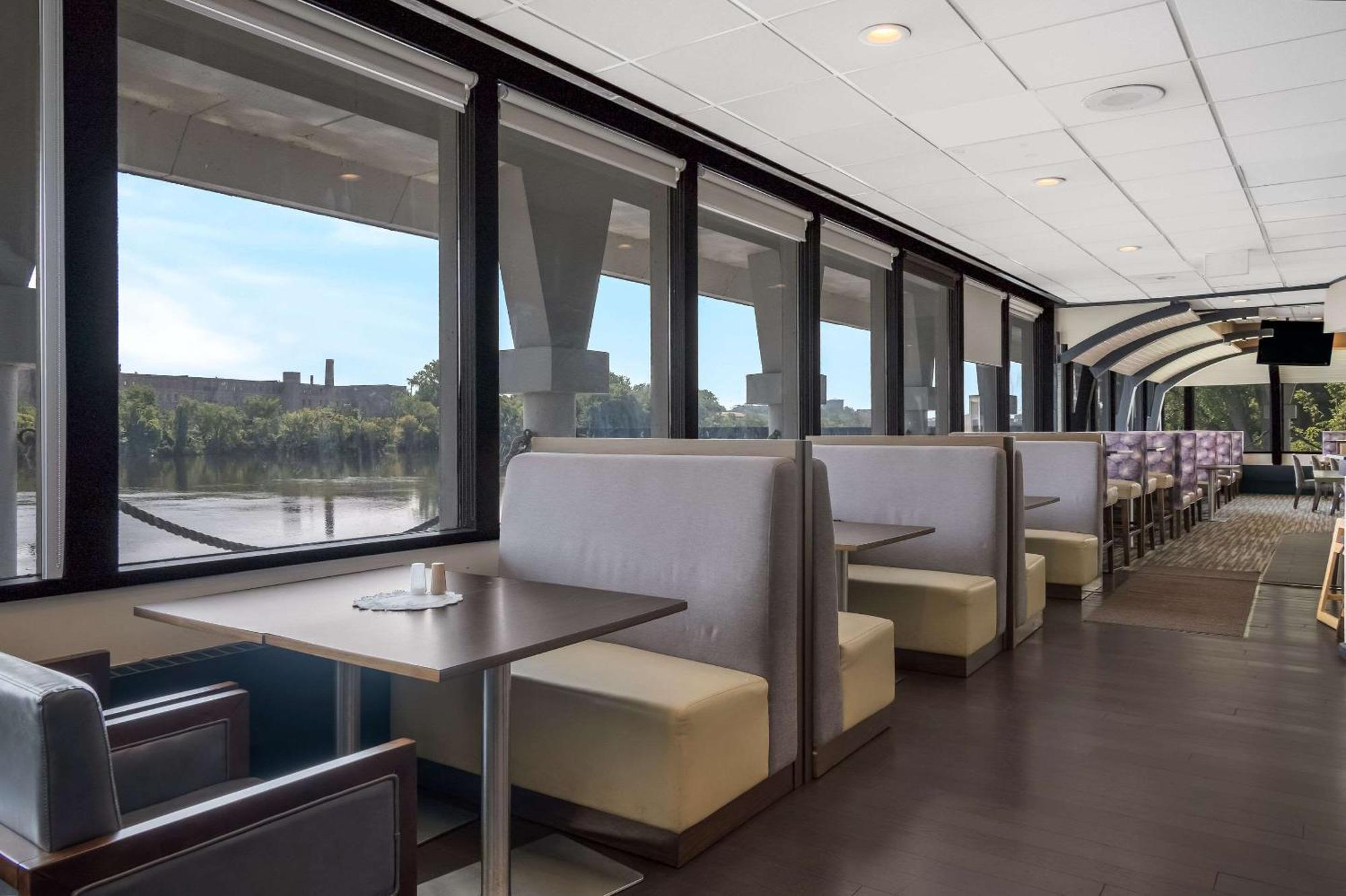 Radisson Hotel Grand Rapids Riverfront Экстерьер фото