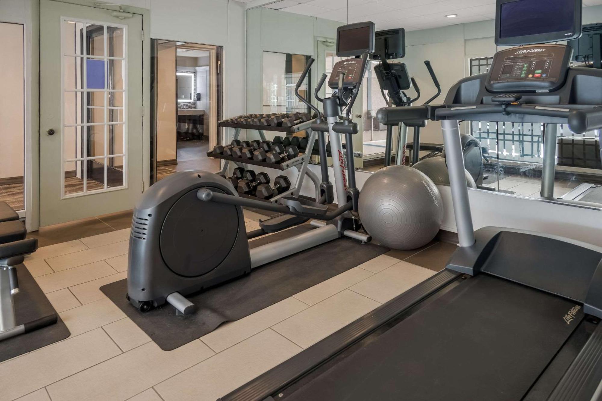 Radisson Hotel Grand Rapids Riverfront Экстерьер фото