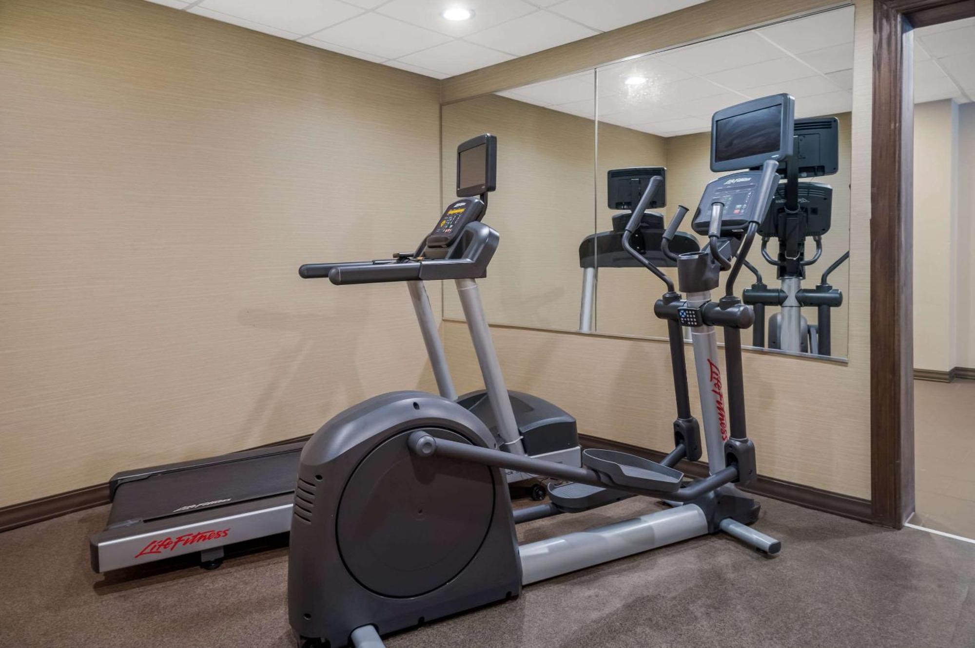 Radisson Hotel Grand Rapids Riverfront Экстерьер фото