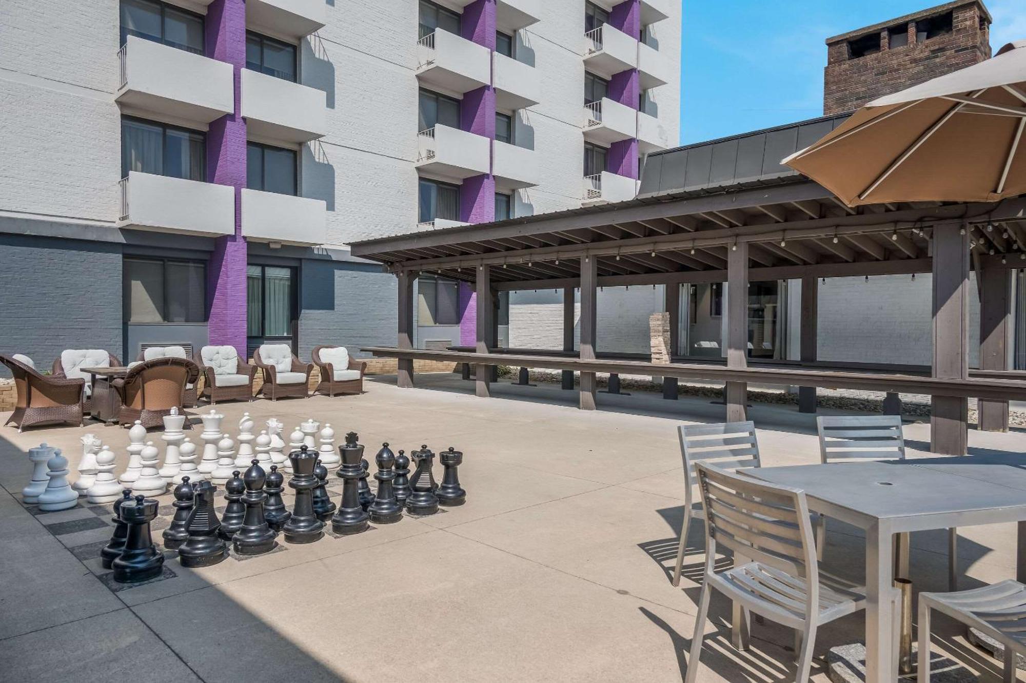 Radisson Hotel Grand Rapids Riverfront Экстерьер фото