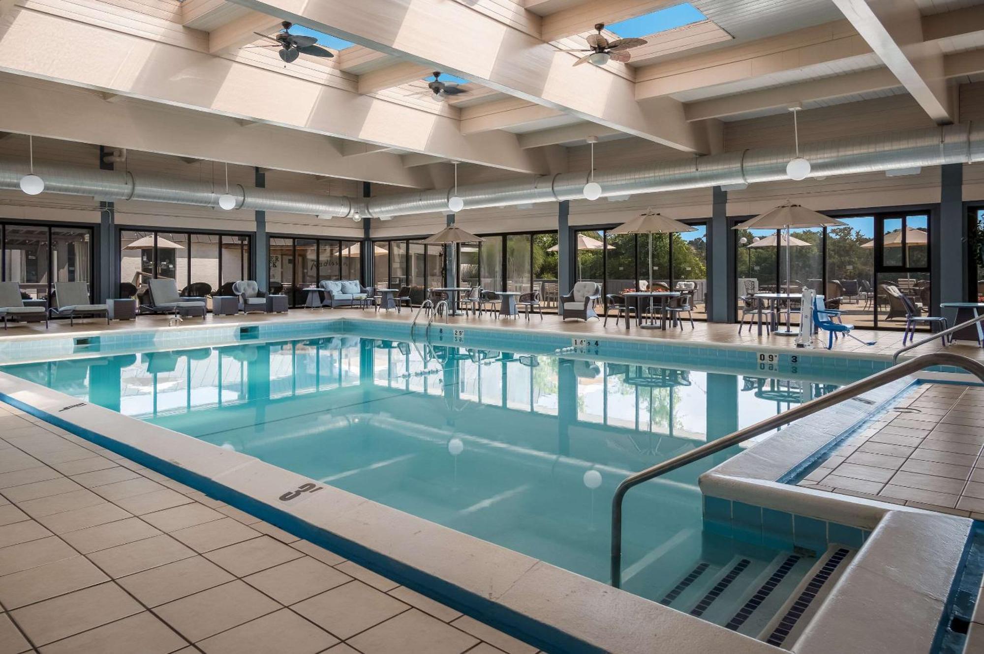 Radisson Hotel Grand Rapids Riverfront Экстерьер фото