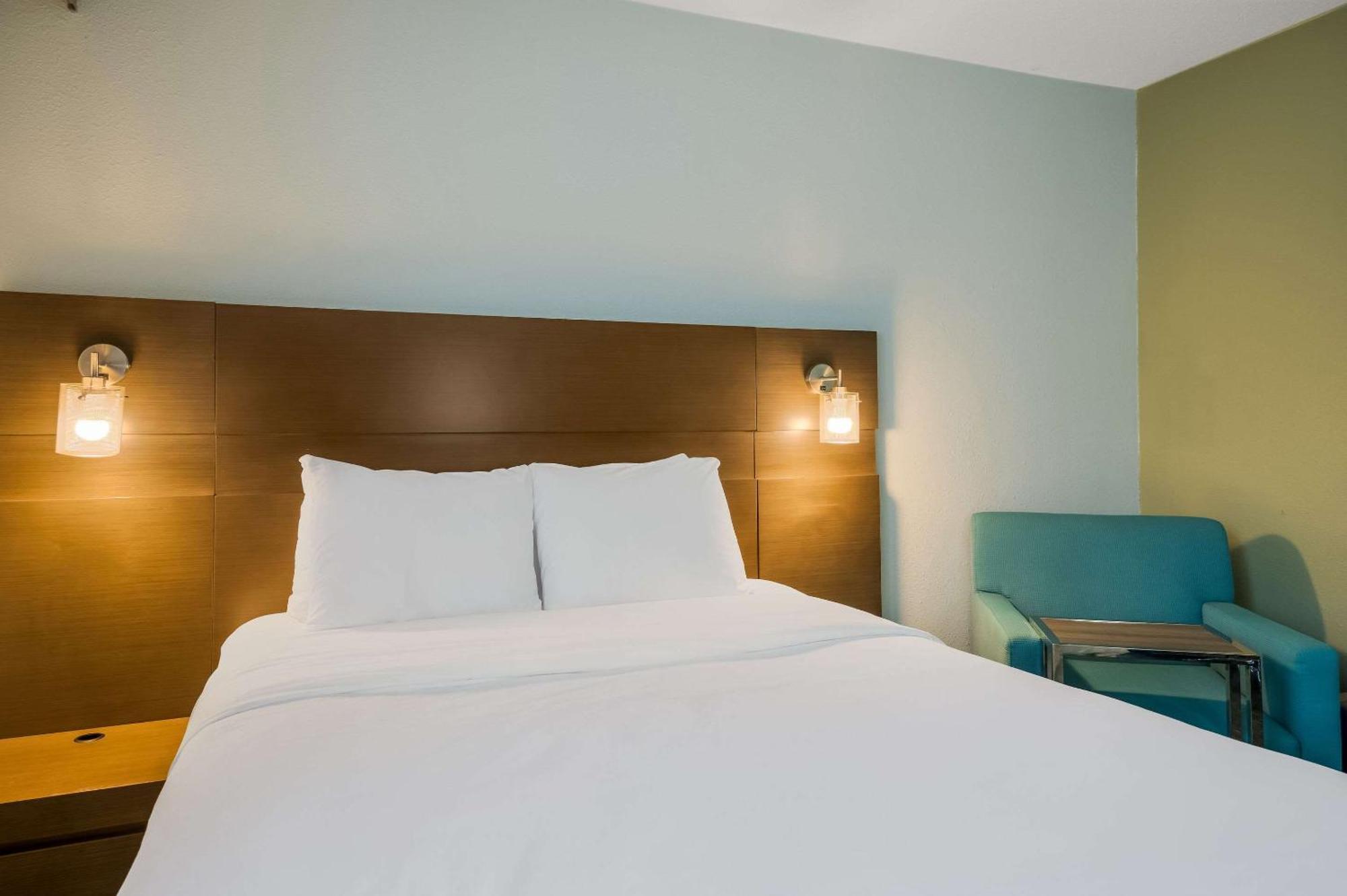 Radisson Hotel Grand Rapids Riverfront Экстерьер фото