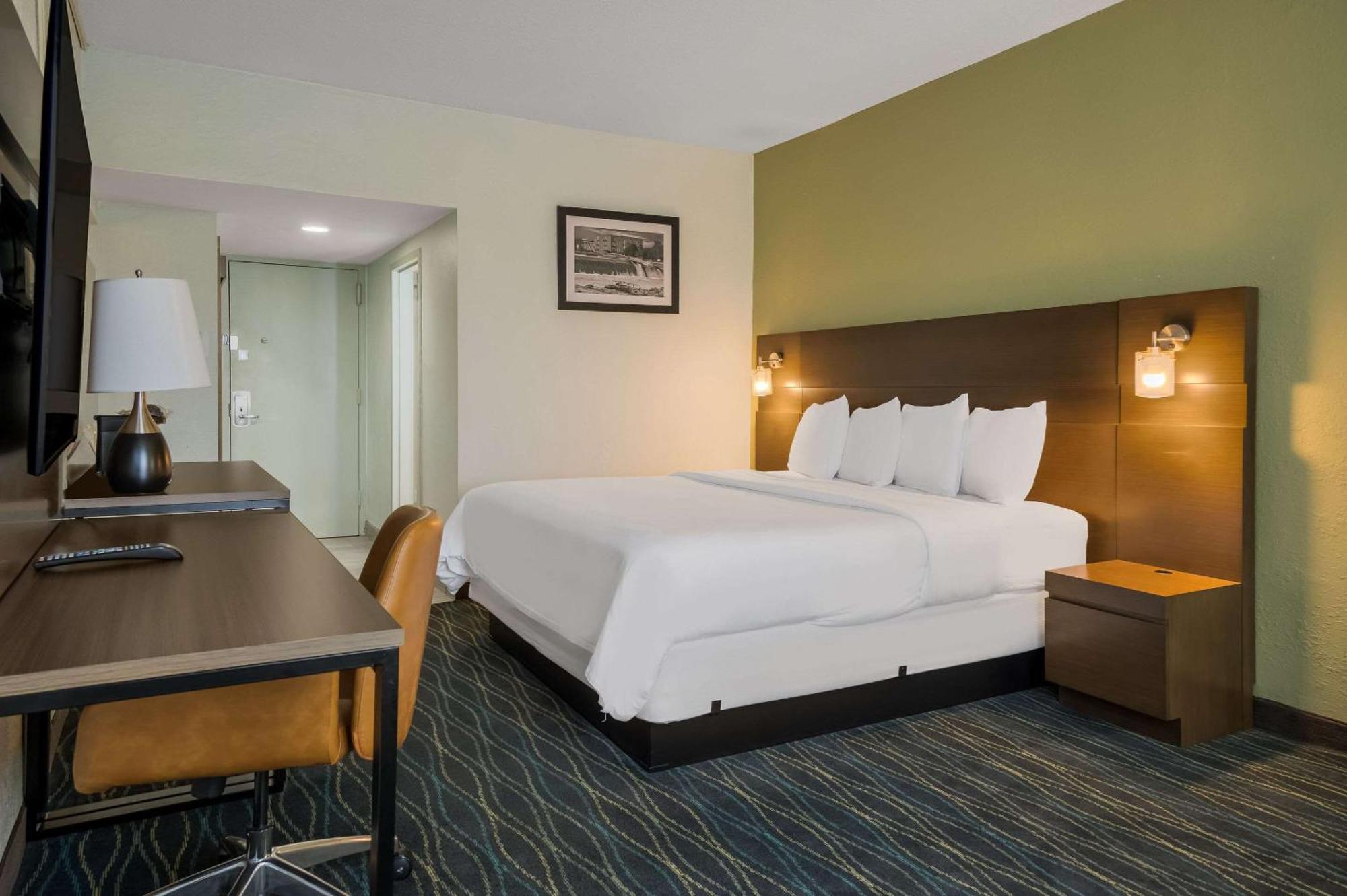 Radisson Hotel Grand Rapids Riverfront Экстерьер фото