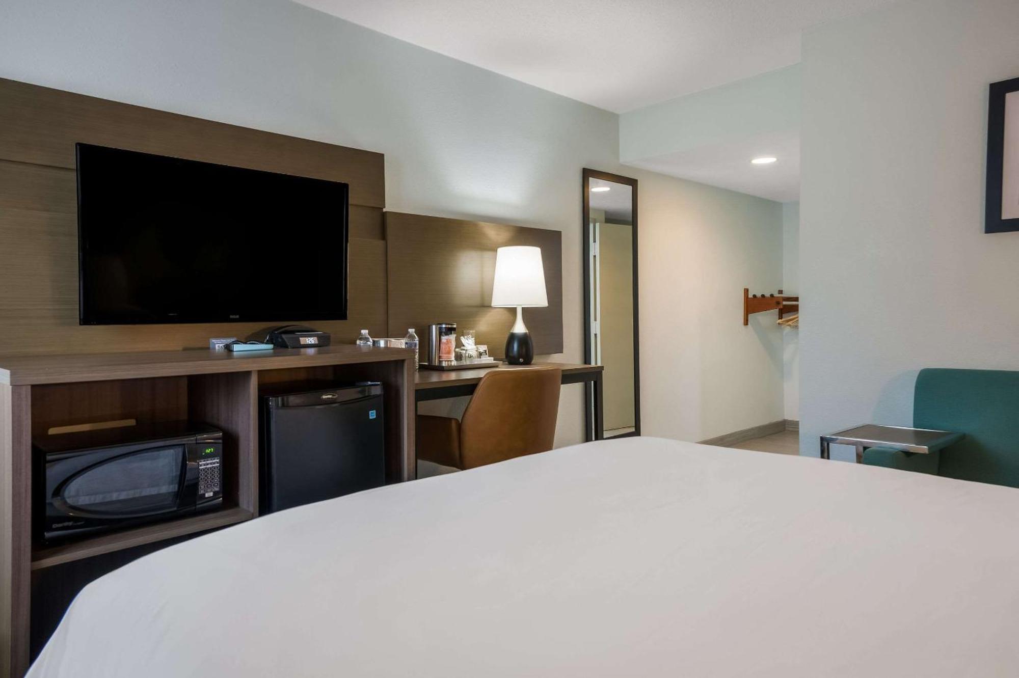 Radisson Hotel Grand Rapids Riverfront Экстерьер фото