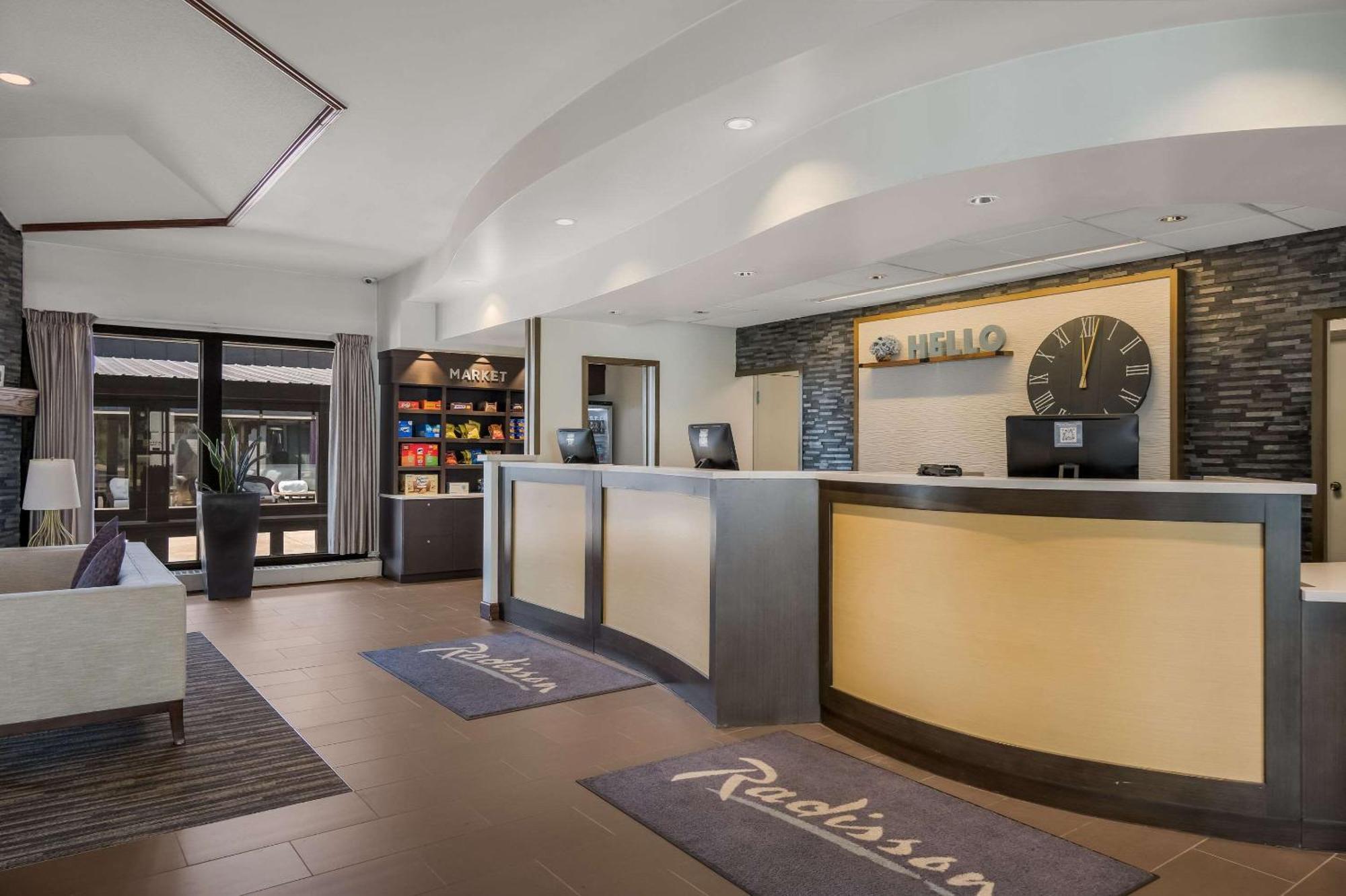 Radisson Hotel Grand Rapids Riverfront Экстерьер фото