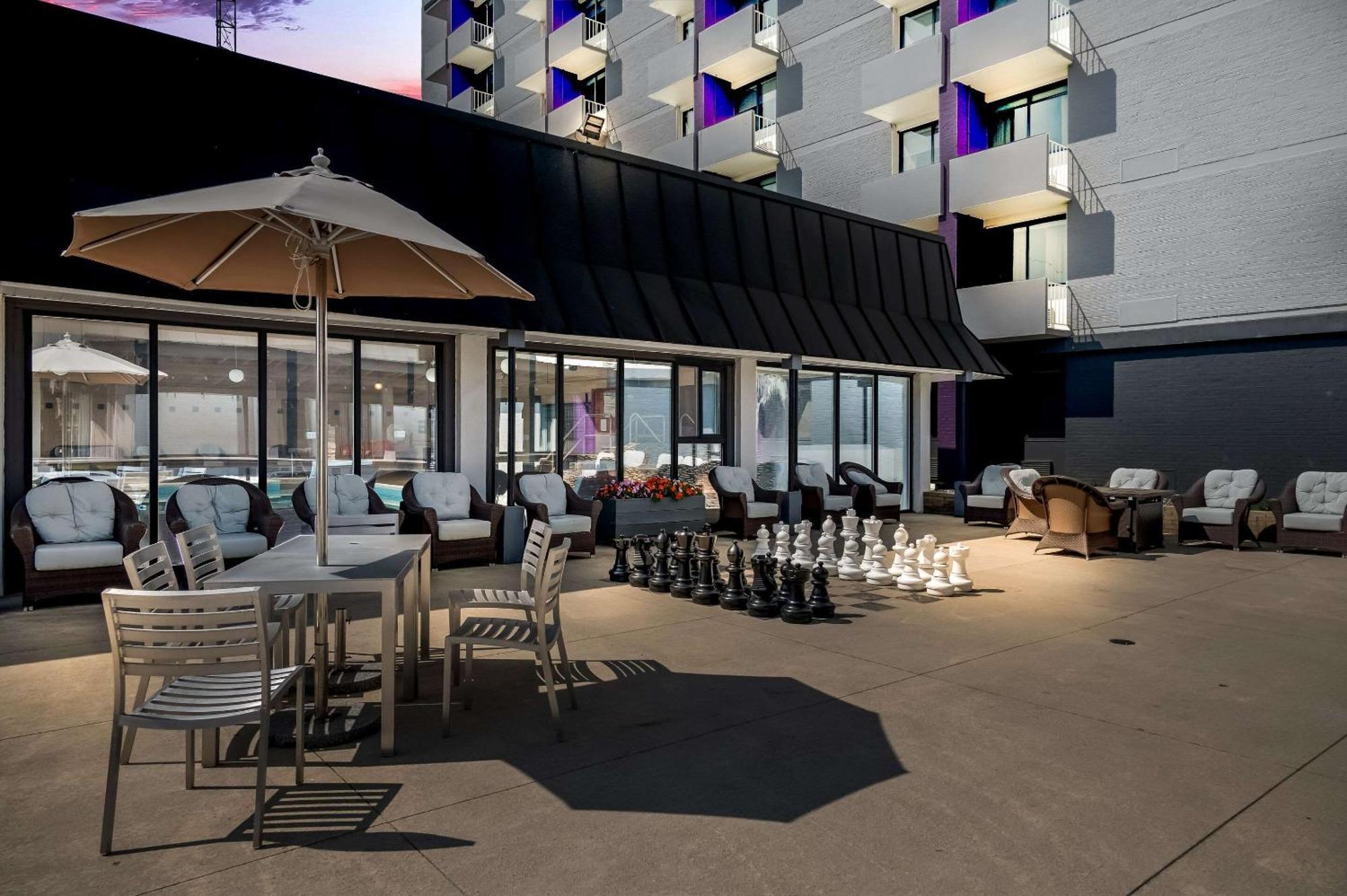 Radisson Hotel Grand Rapids Riverfront Экстерьер фото