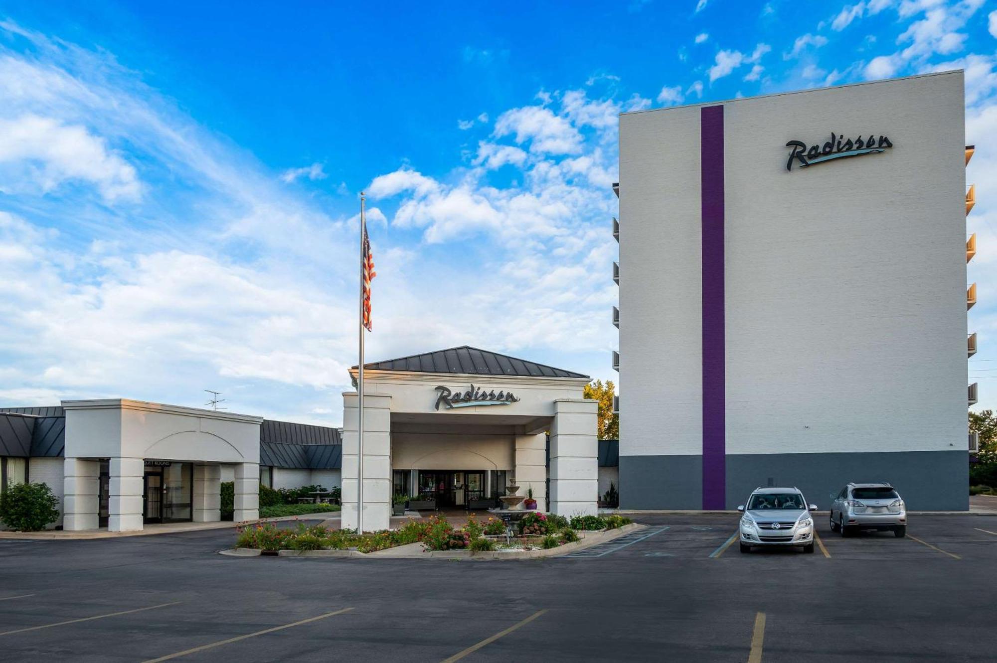 Radisson Hotel Grand Rapids Riverfront Экстерьер фото