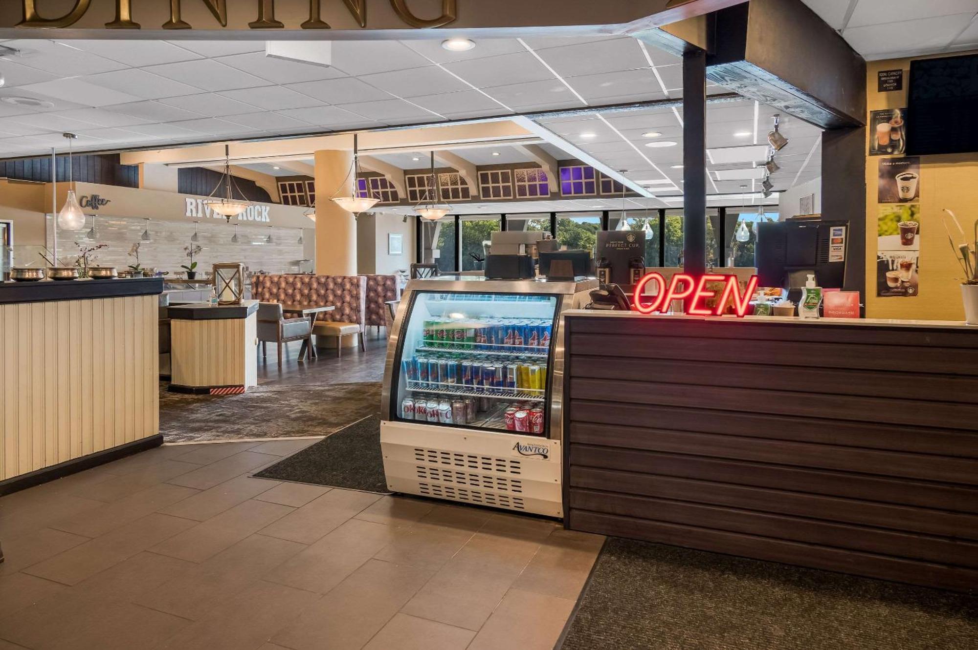 Radisson Hotel Grand Rapids Riverfront Экстерьер фото